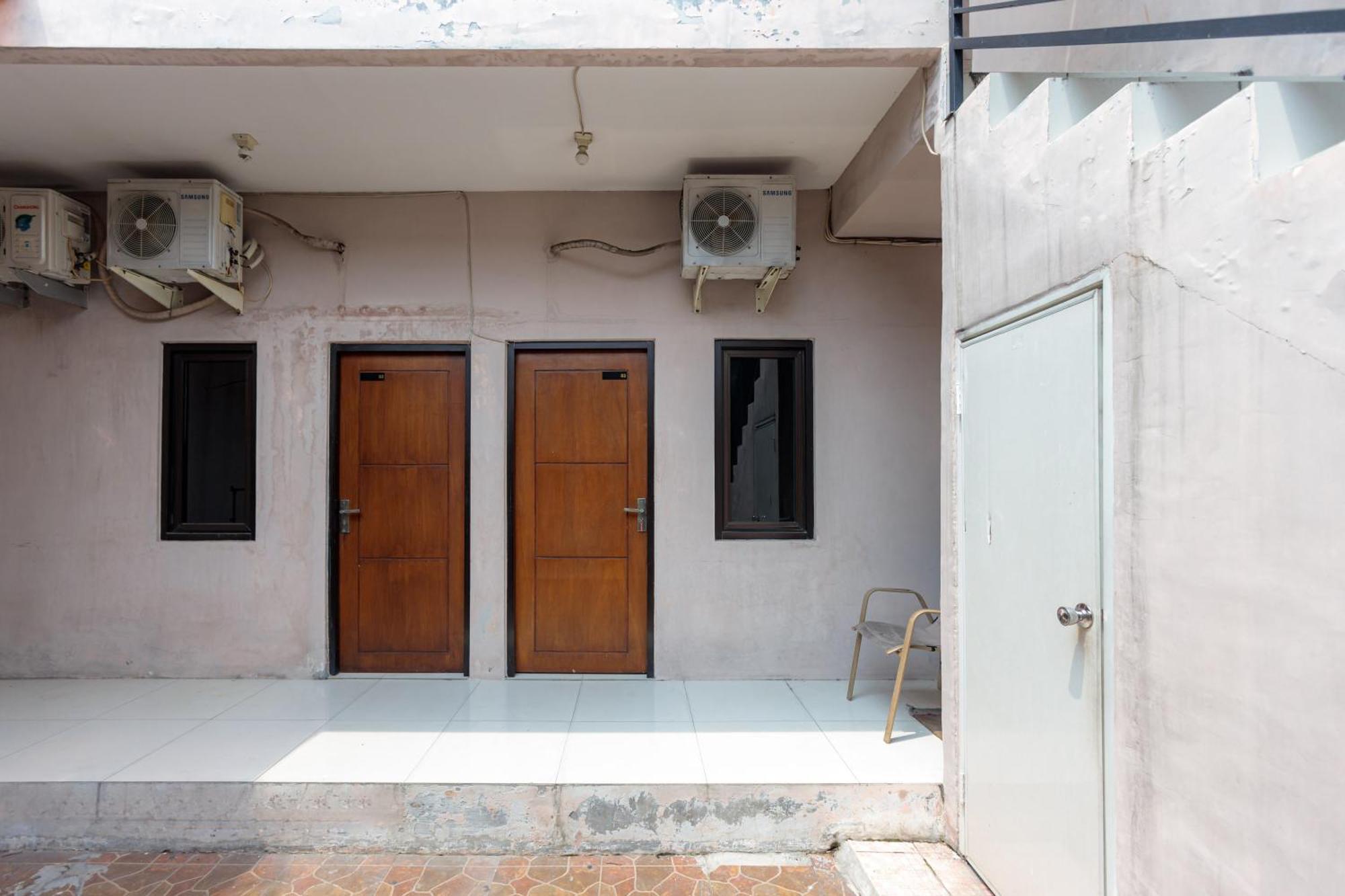 Reddoorz At Osuko Residence Sukomanunggal Jaya Surabaya Eksteriør billede