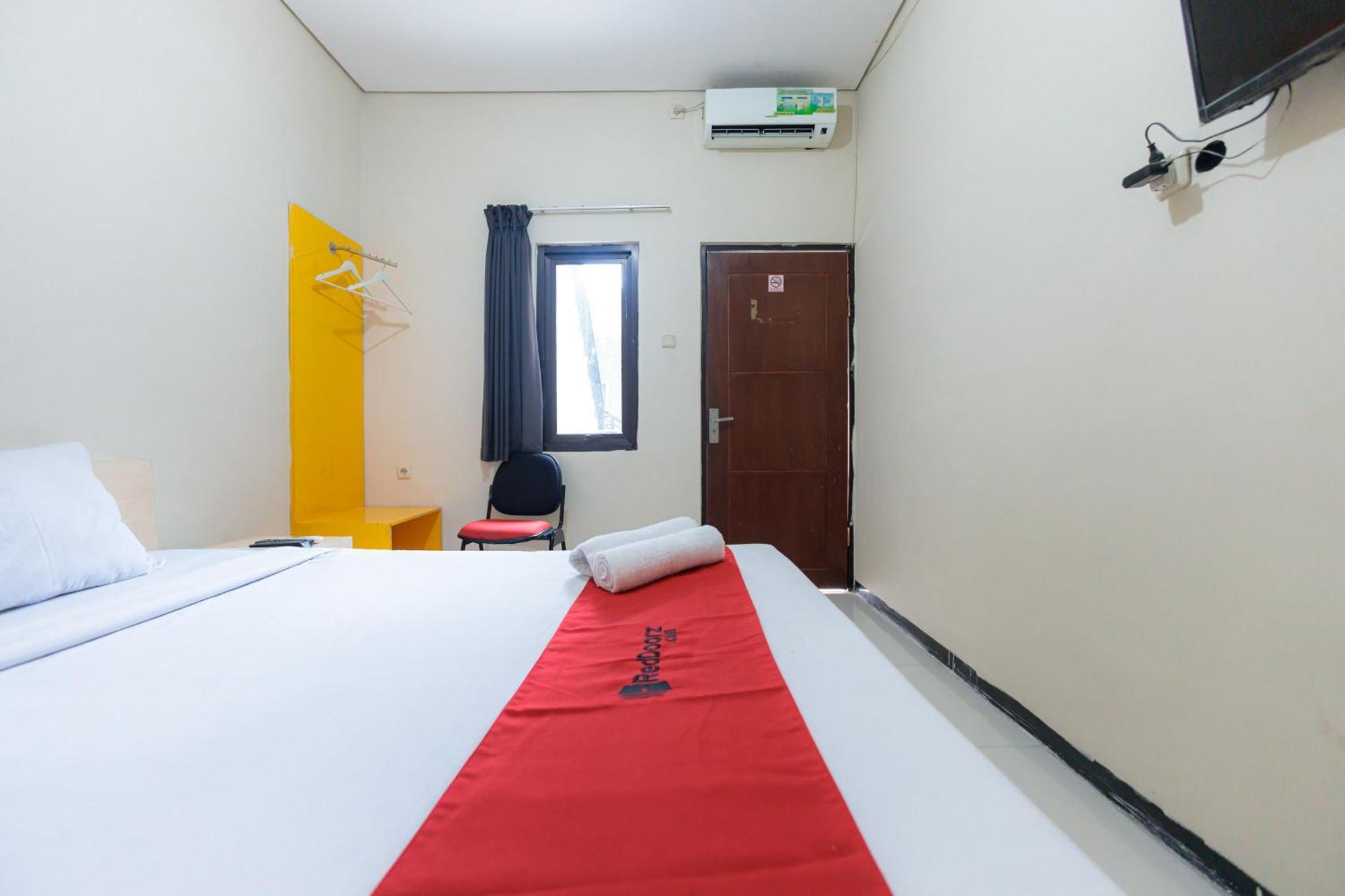 Reddoorz At Osuko Residence Sukomanunggal Jaya Surabaya Eksteriør billede