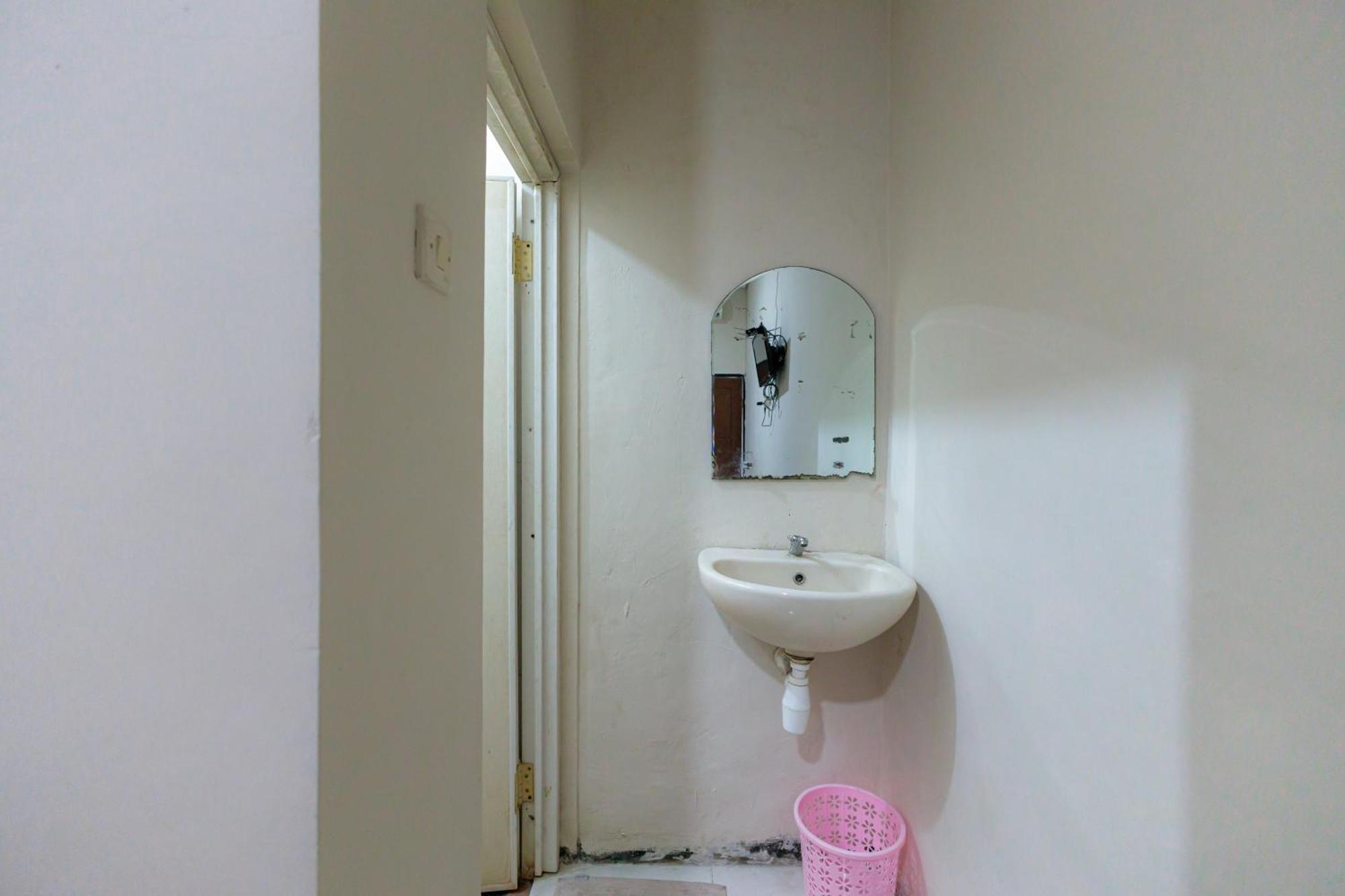 Reddoorz At Osuko Residence Sukomanunggal Jaya Surabaya Eksteriør billede