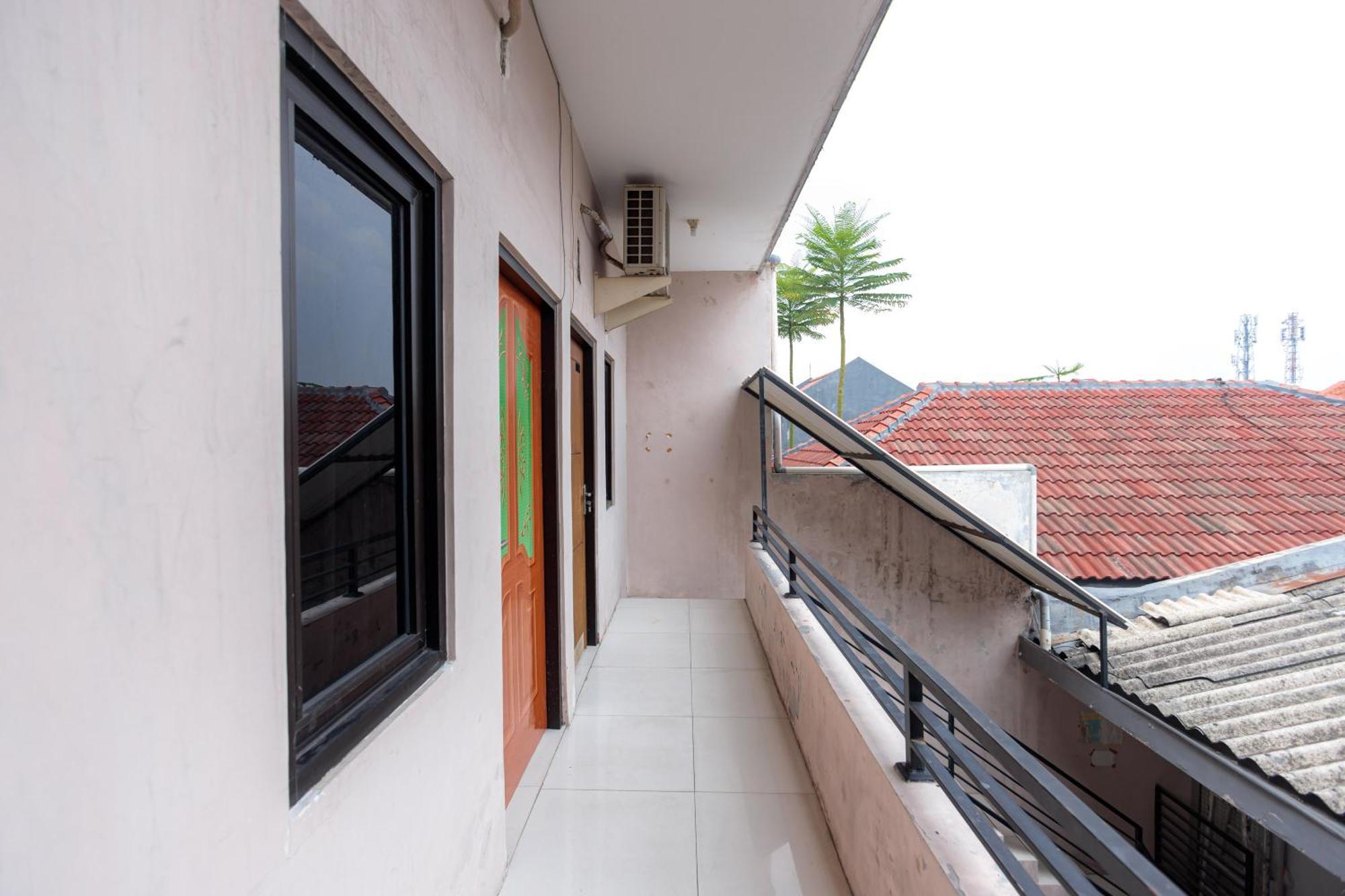 Reddoorz At Osuko Residence Sukomanunggal Jaya Surabaya Eksteriør billede