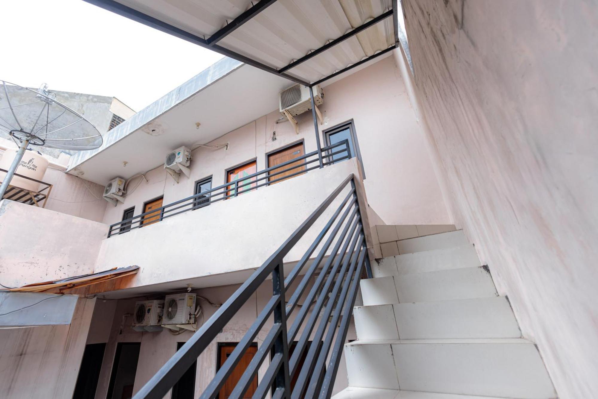 Reddoorz At Osuko Residence Sukomanunggal Jaya Surabaya Eksteriør billede