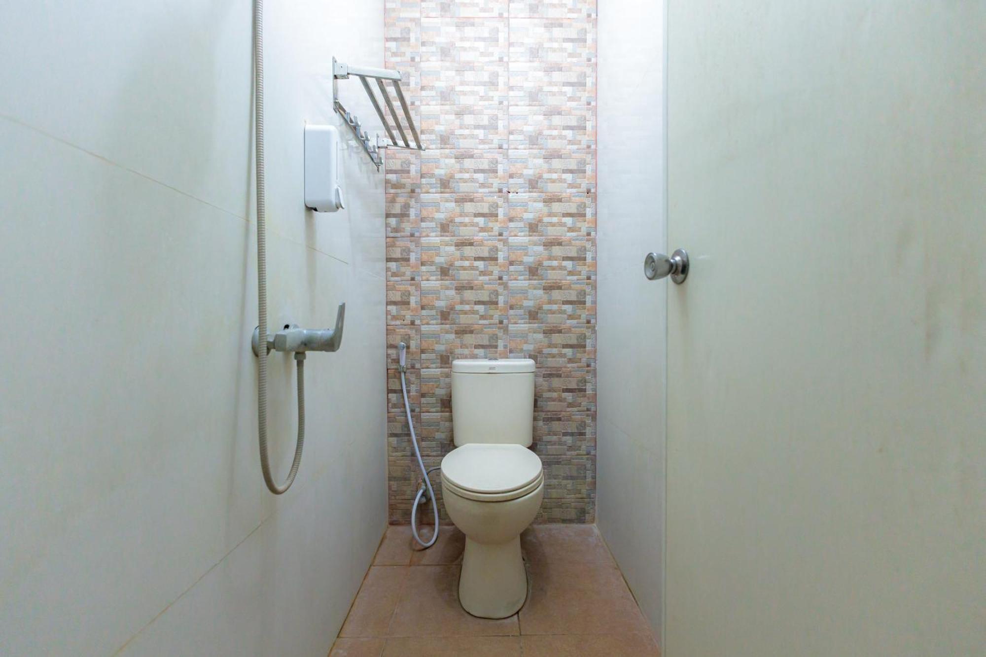 Reddoorz At Osuko Residence Sukomanunggal Jaya Surabaya Eksteriør billede