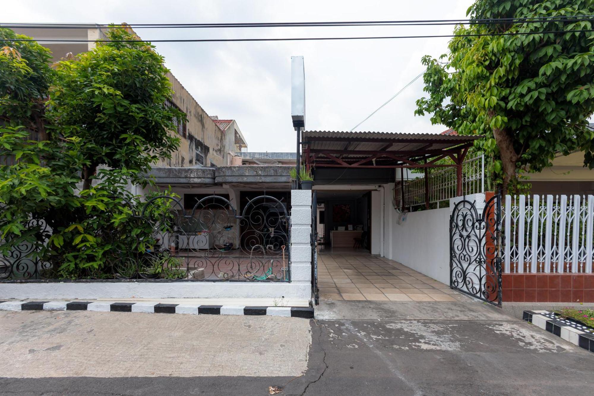 Reddoorz At Osuko Residence Sukomanunggal Jaya Surabaya Eksteriør billede
